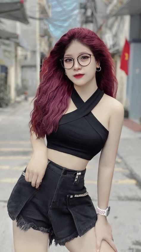 美女脱得只剩皮肤